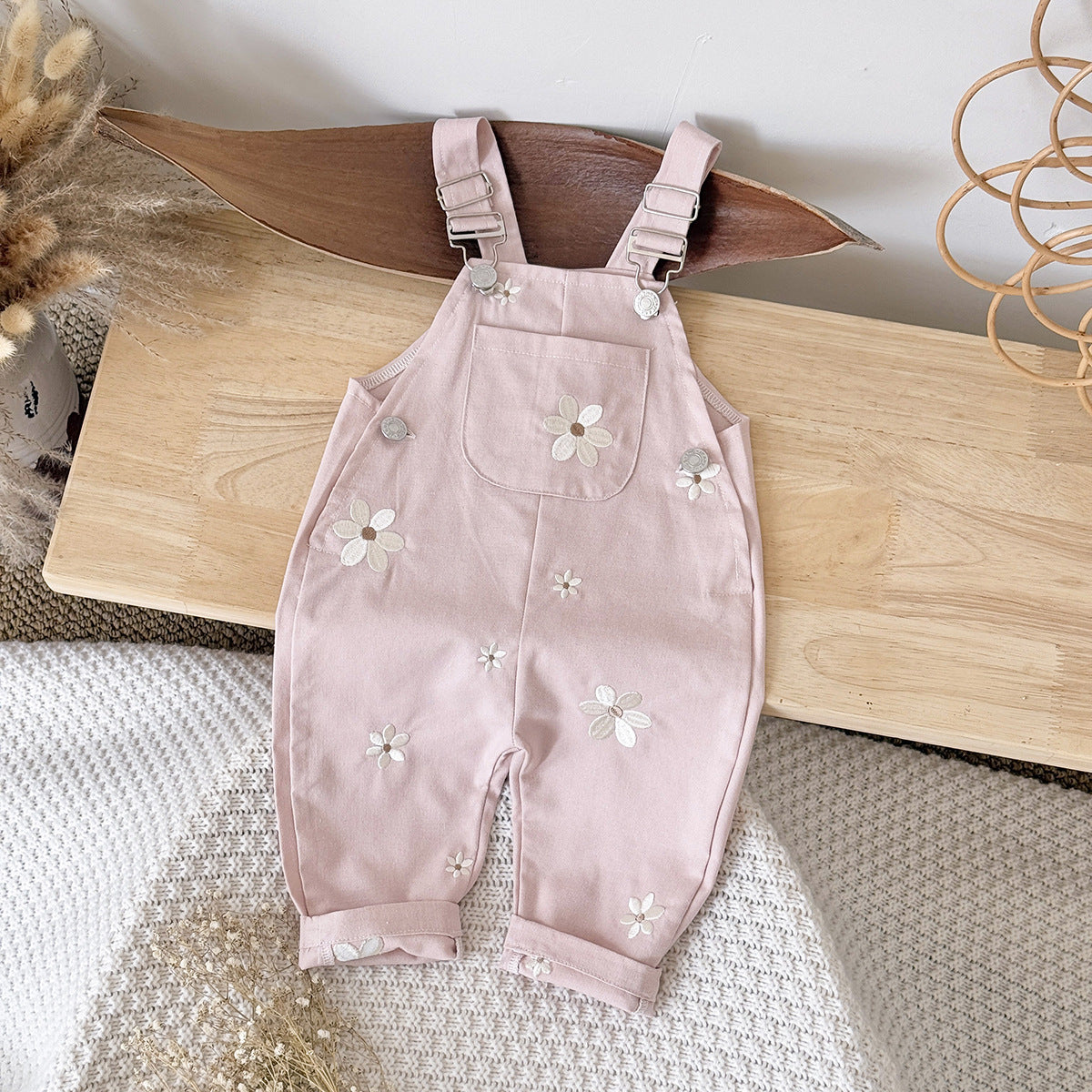 Strap pants with flower embroidery and sleeveless jumpsuit