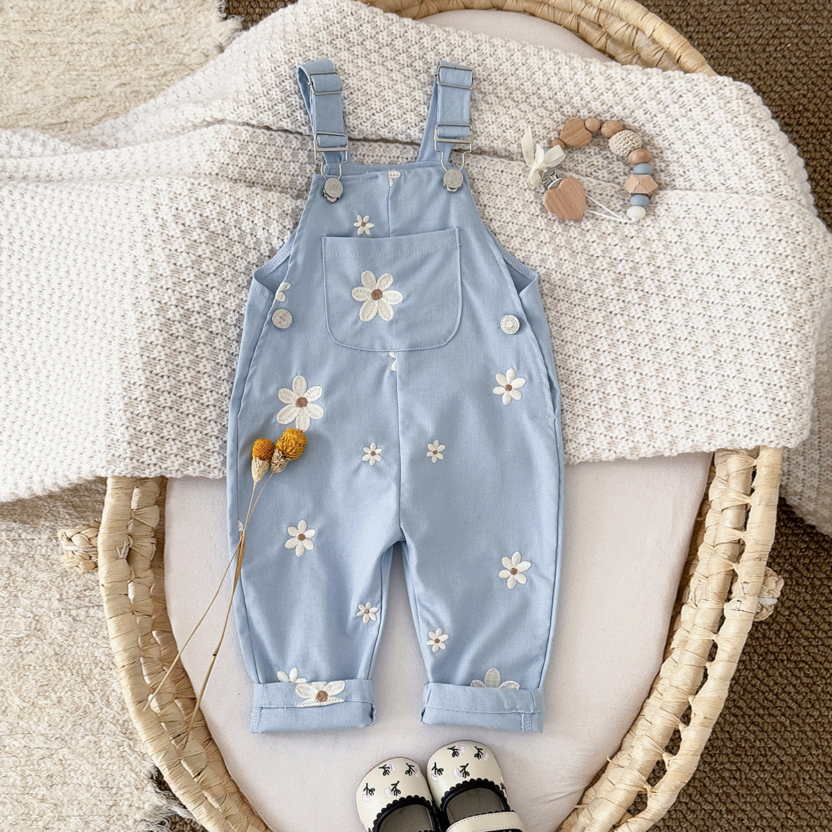 Strap pants with flower embroidery and sleeveless jumpsuit