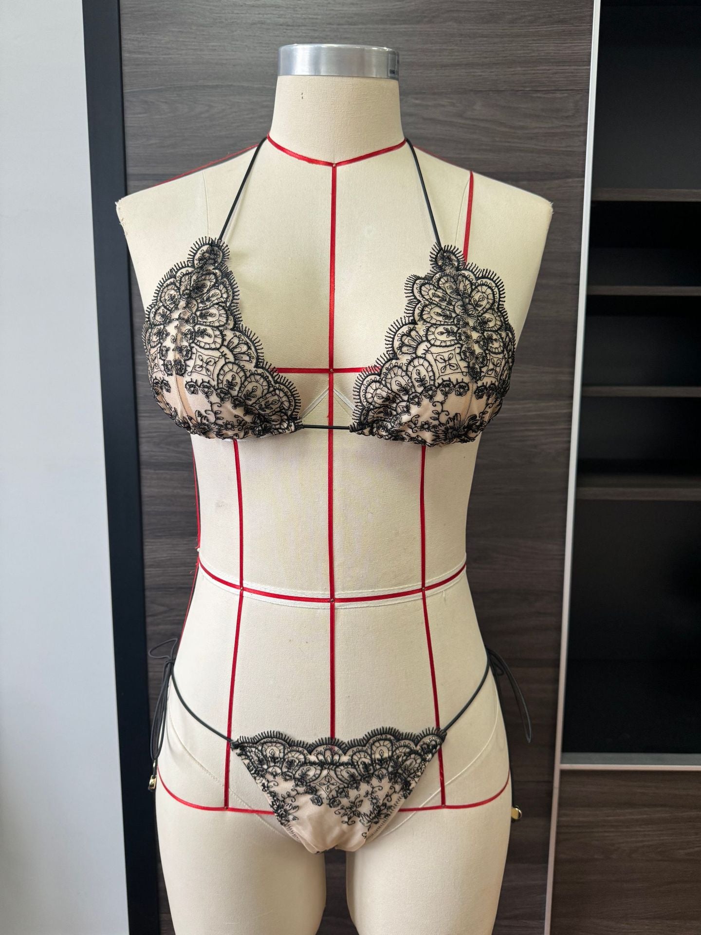 Sexy Lace Bikini Set with Tie-Up Detail, Two-Tone Edge, Split Swimsuit for Women